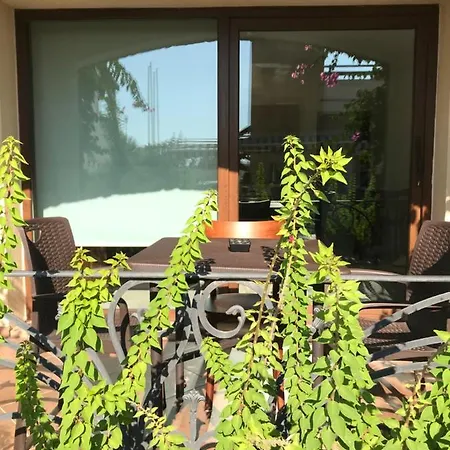 Denize 300m Deniz Manzarali Havuzlu 2+1 Daire Apartment